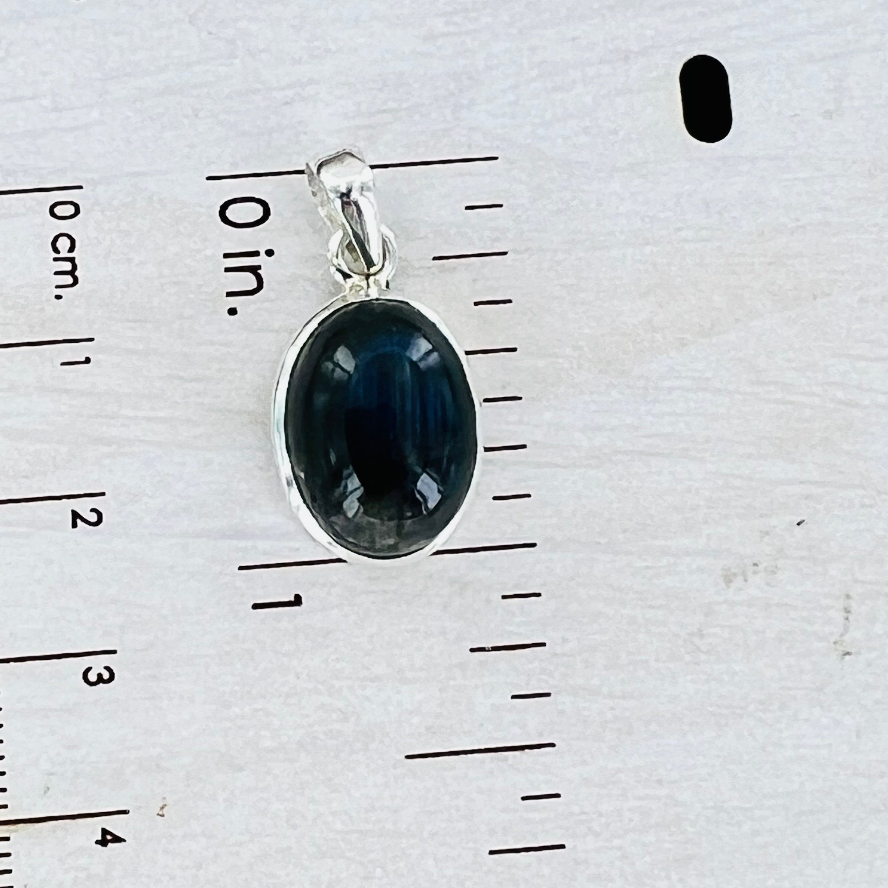 Labradorite Small Oval pendant necklace