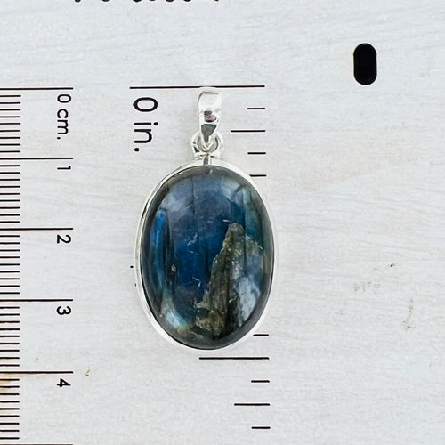 Labradorite Medium Oval Necklace