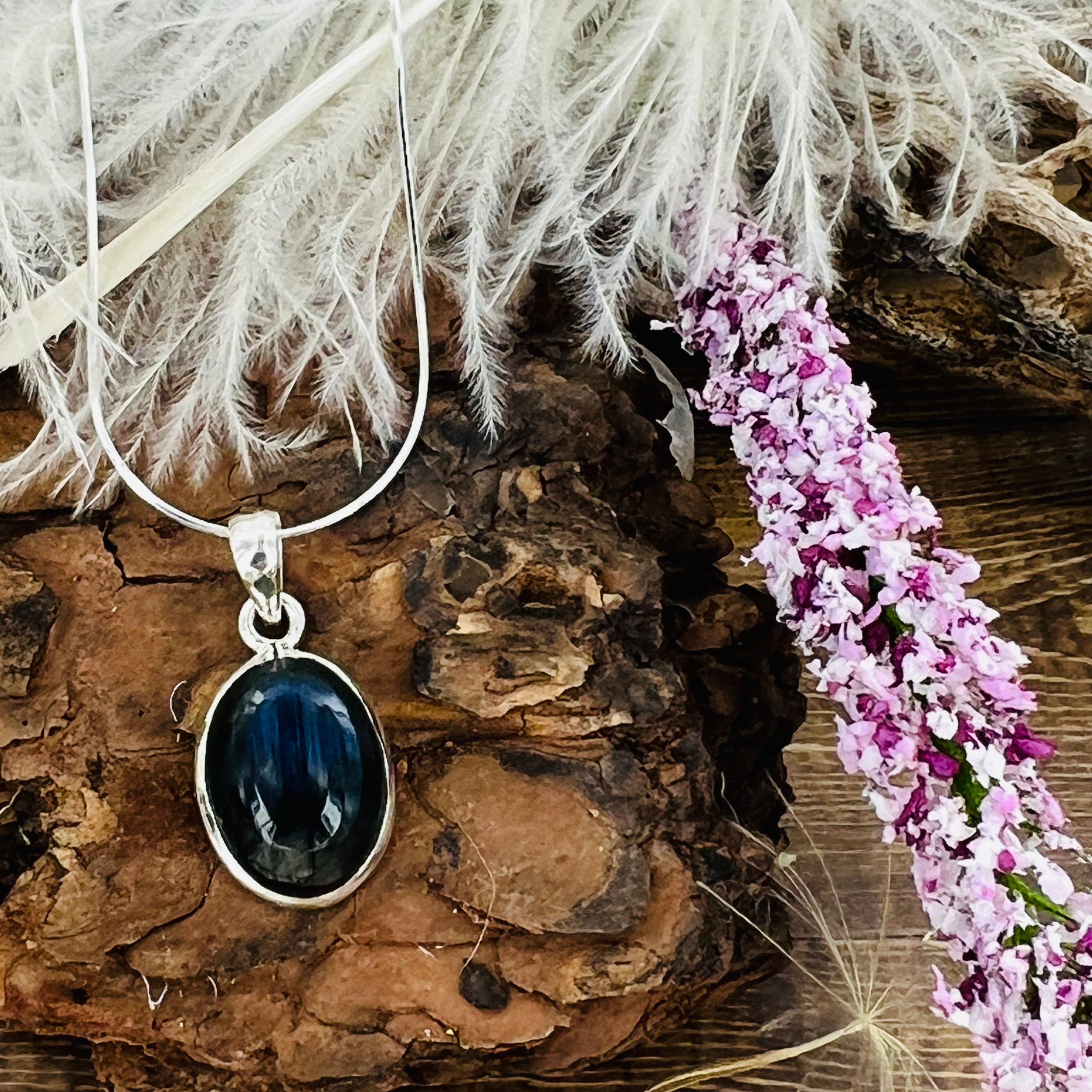 Labradorite Small Oval pendant necklace